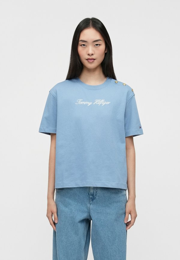 Tommy Hilfiger GOLD-TONE BUTTON LOGO EMBROIDERY RELAXED T-SHIRT - Print T-shirt - clear water