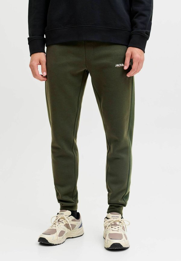 Jack & Jones Regular Fit - Tracksuit bottoms - duffel bag