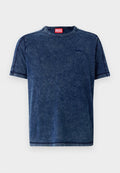 Marineblaues Jeans-T-Shirt mit kurzen Ärmeln, Rundhals und subtilen Logo-Details. Verfügt über kontrastierende Nähte entlang der Kanten.