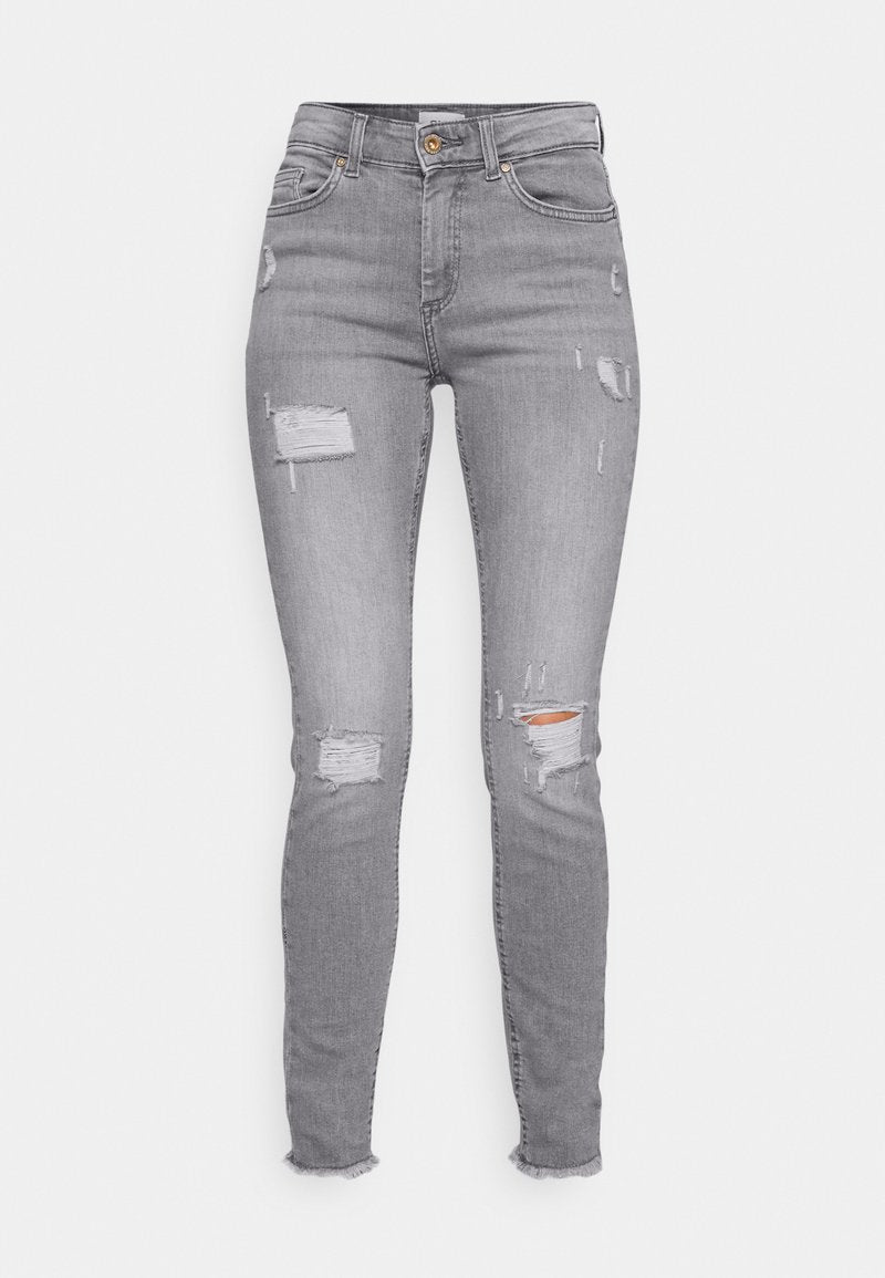 Graue Jeans im Skinny-Fit mit Distressed-Details, versehen mit fransigen Säumen und mehreren Rissen für einen lässigen Look. Metallknopf- und Reißverschlussverschluss.