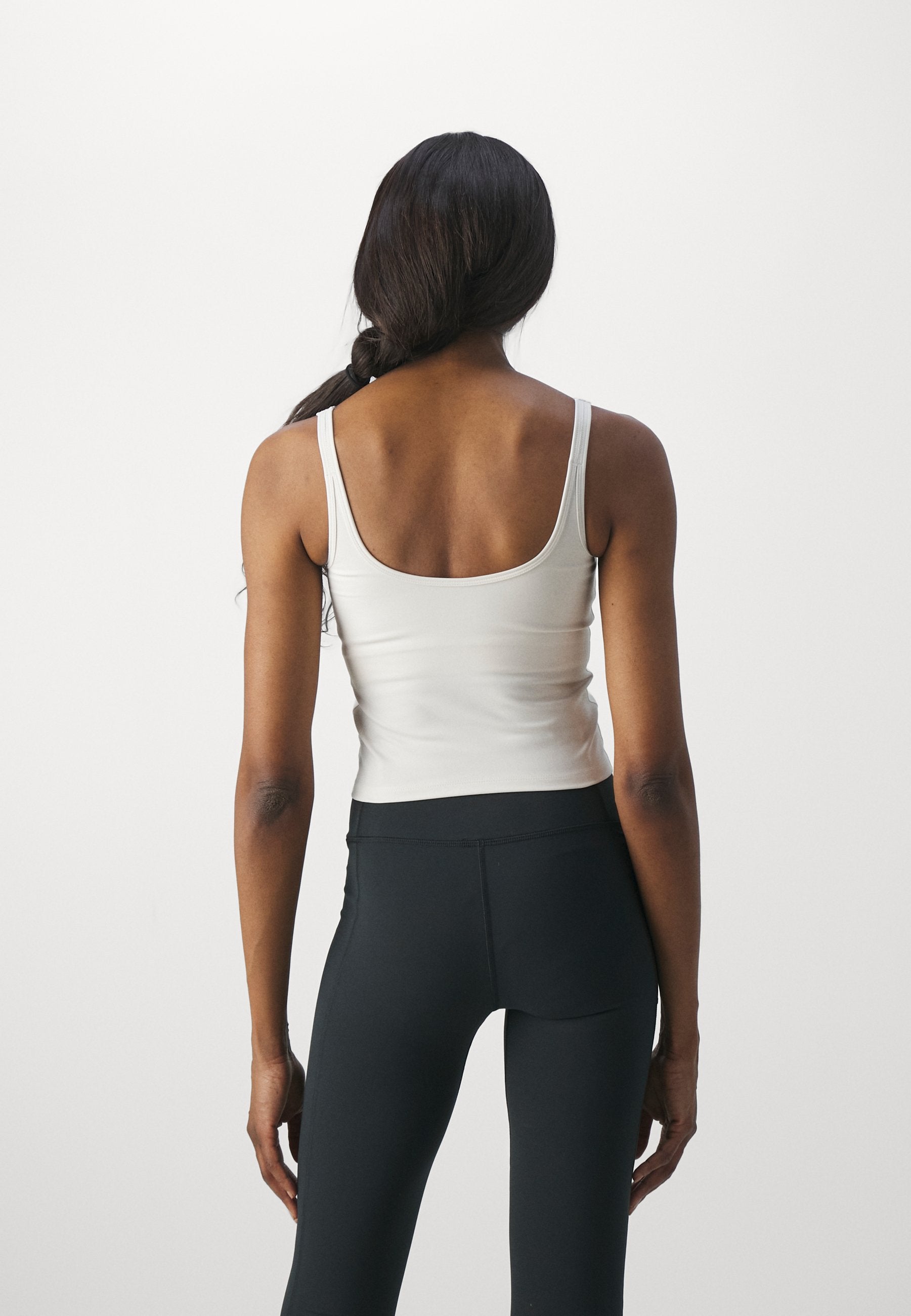 Girlfriend Collective GEMMA SCOOP TANK