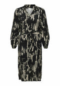 Schwarz-weiß gestuftes Kleid mit langen Ärmeln, einem Kragen, einem V-Ausschnitt, einer definierten Taille mit einem Bindegürtel und einer durchgehenden Knopfleiste.