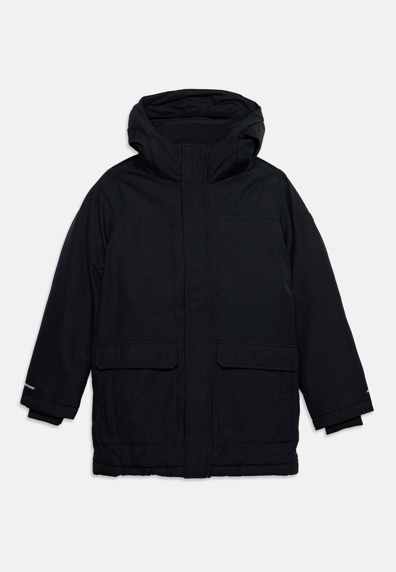 Schwarze isolierte Winterjacke mit Kapuze, Frontklappentaschen und Reißverschluss, entworfen für Schutz bei kaltem Wetter.