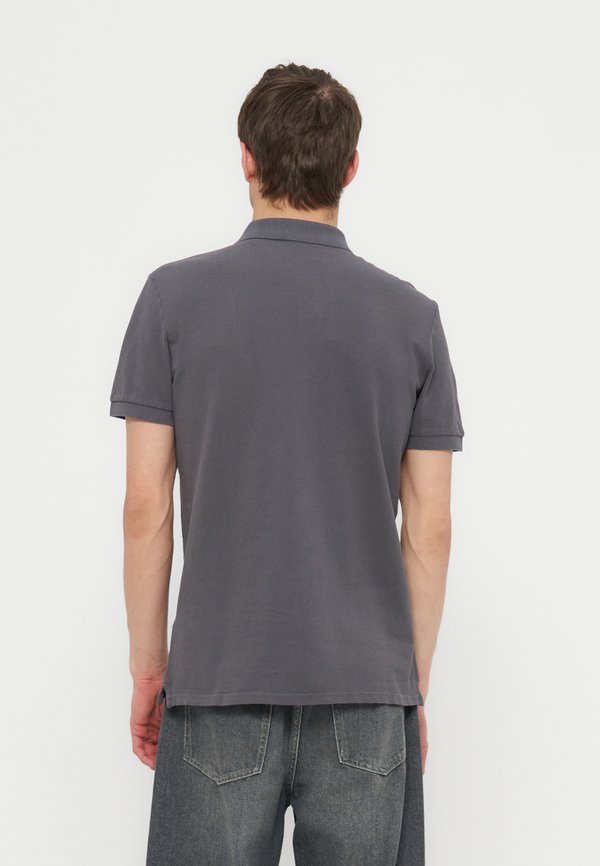 Pier One by Zalando