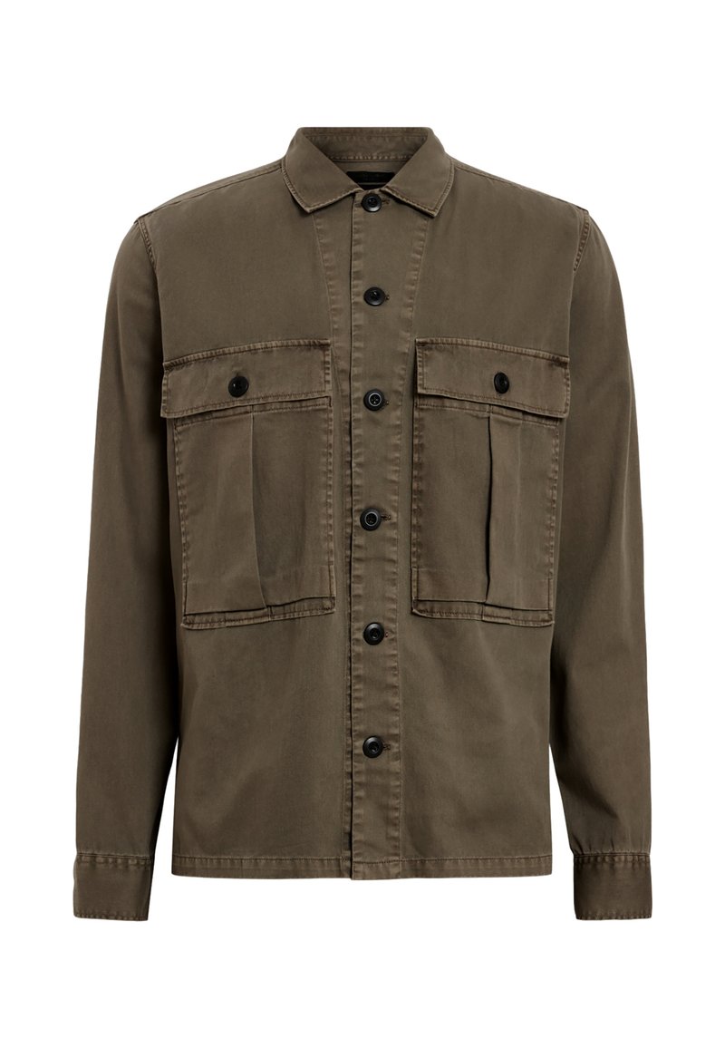 Olivengrüne Hemdjacke aus Baumwollstoff, mit zwei Brusttaschen, einer durchgehenden Knopfleiste mit schwarzen Knöpfen und einem klassischen Kragen.