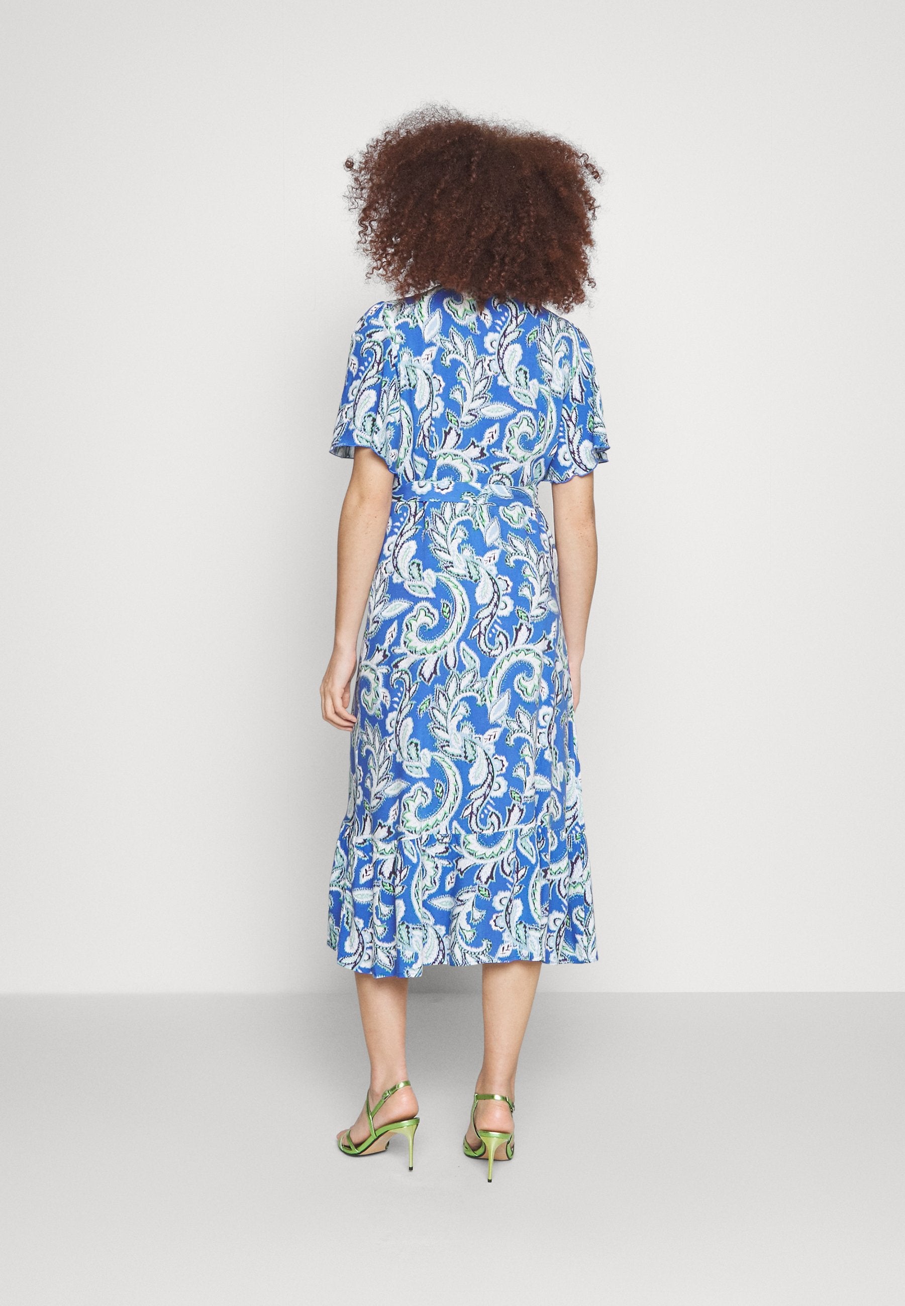 ONLNOVA LIFE EMILY DRESS  Media 4