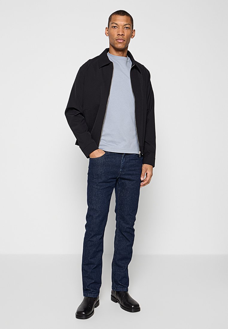 REGULAR FIT Media 2