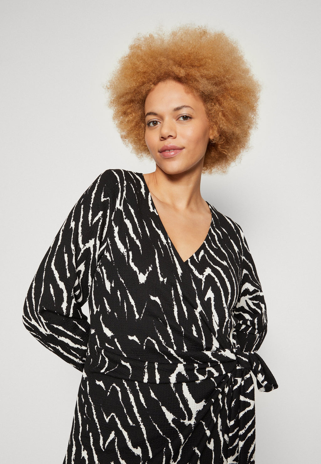 CARJOLA WRAP DRESS Media 5