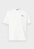 Weißes T-Shirt mit kurzen Ärmeln, rundem Hals und kleinem schwarzen, gesticktem Logo "Paul Smith" auf der linken Brust vor einfarbigem Hintergrund.