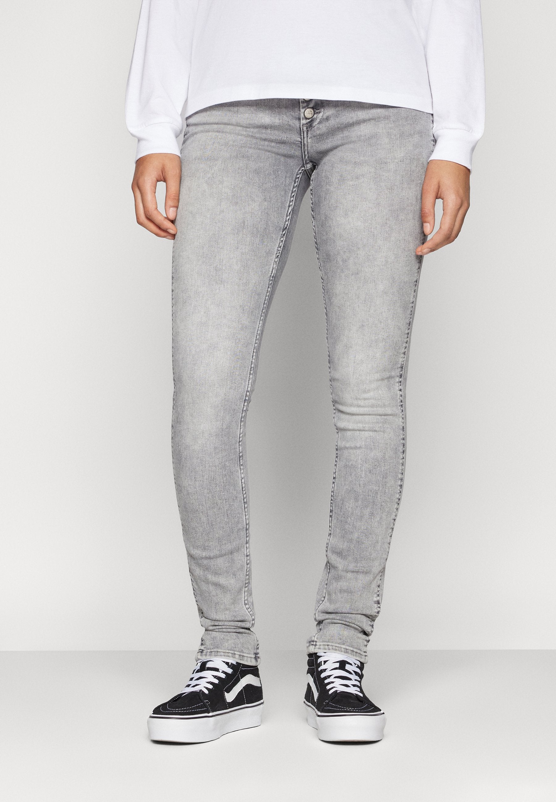 ONLBLUSH MID WAIST Media 3