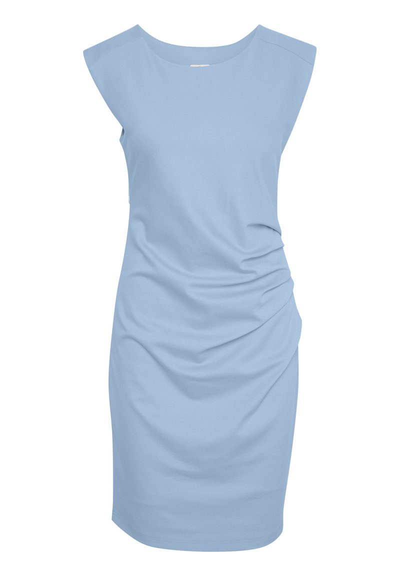 Hellblau, knielanges Kleid aus weichem Stoff. Es hat kurze Ärmel, einen runden Ausschnitt und seitliche Raffung.