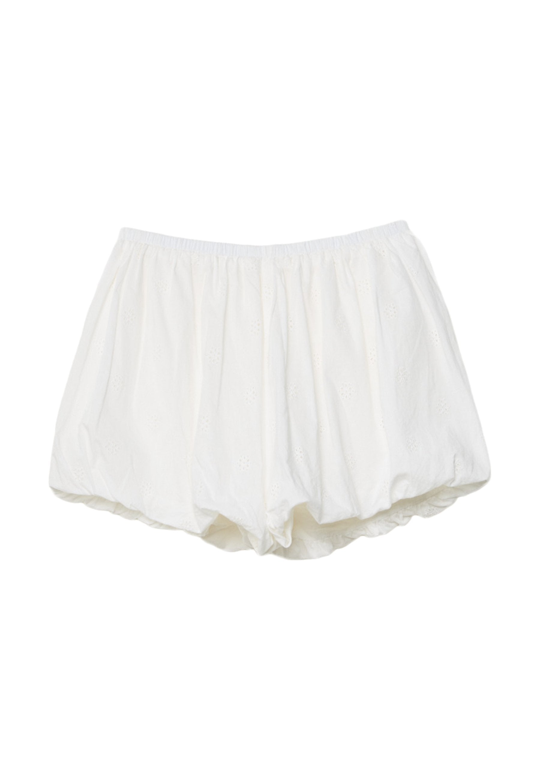 Weiße Baumwollshorts mit elastischem Bund, die ein leichtes, luftiges Design und ein zartes Lochmuster aufweisen.