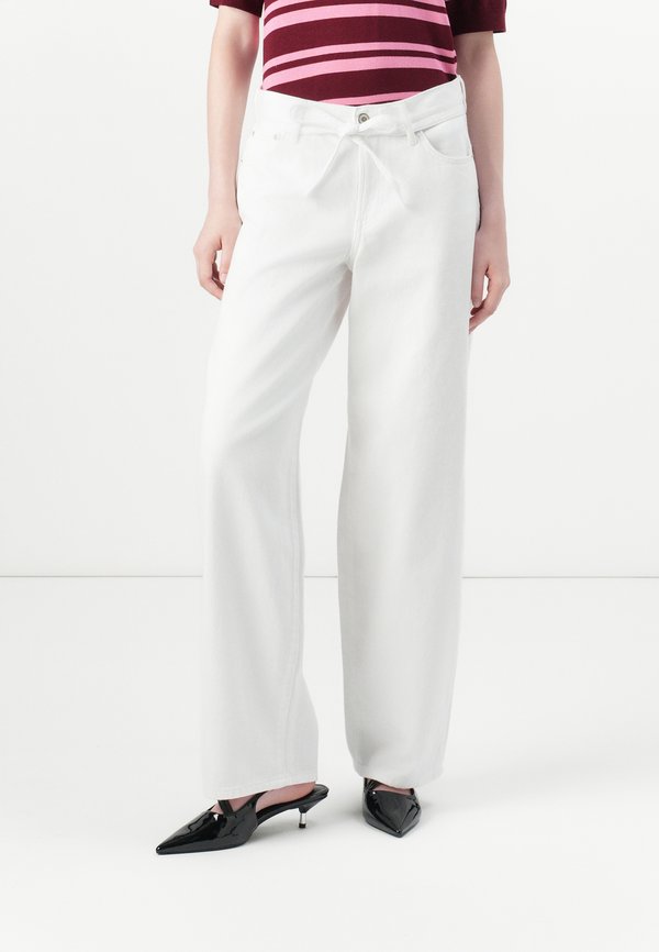 ONLY Straight fit ONLGIANNA Mid waist Balloon - Straight leg jeans - white denim