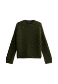 Dunkelgrüner gestrickter Pullover mit rundem Halsausschnitt, langen Ärmeln und einem strukturierten Muster. Lockere Passform und gerippte Bündchen.
