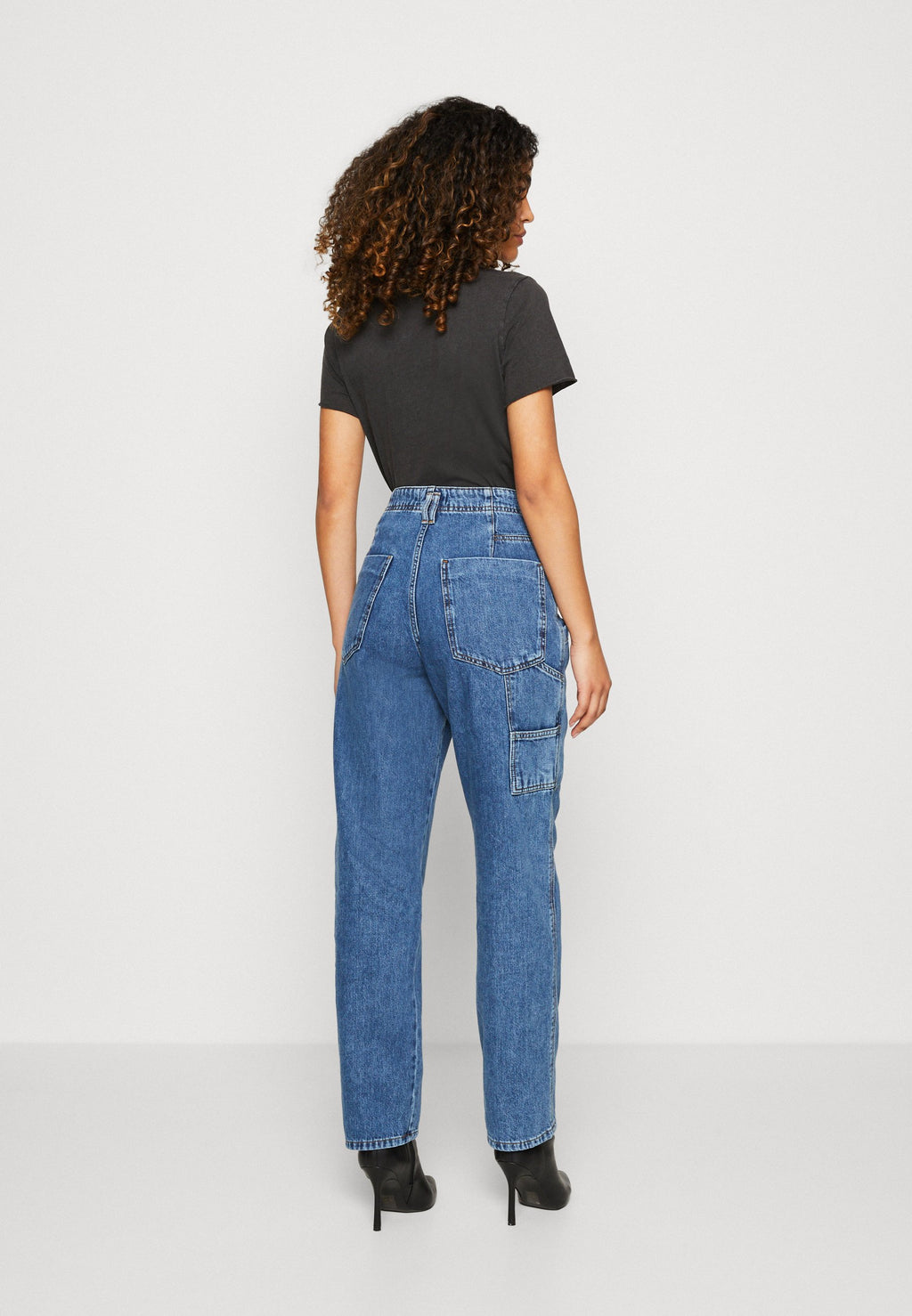 ONLSAWYER CARGO Media 4