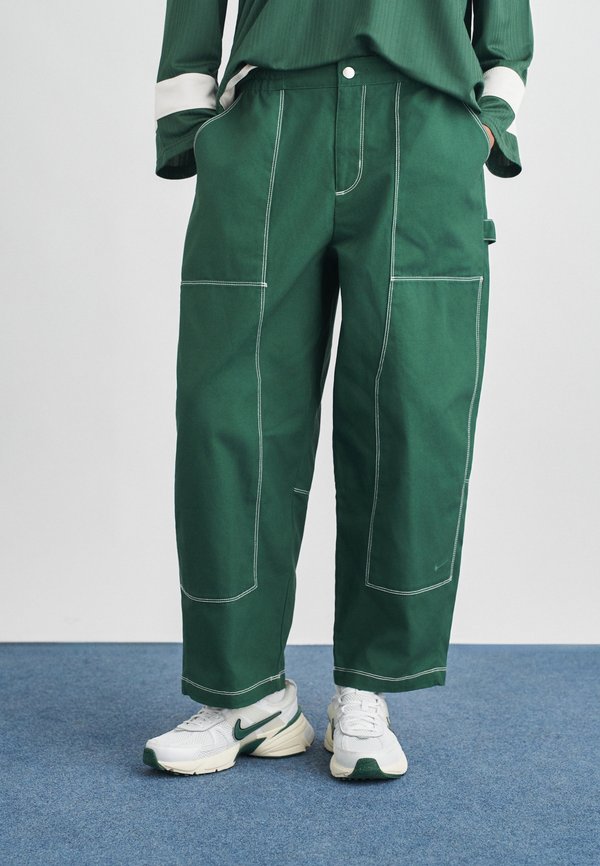 Nike Sportswear STREET PANT - Trousers - fir/antique silver coloured