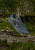 New Balance TEKTREL UTILITY - Trail running shoes - titanium/alkaline green