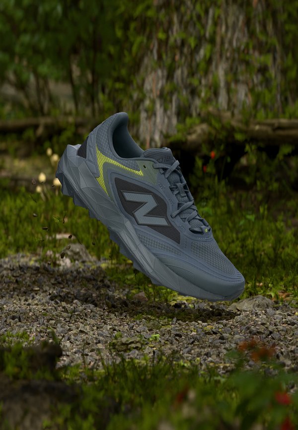 New Balance TEKTREL UTILITY - Trail running shoes - titanium/alkaline green