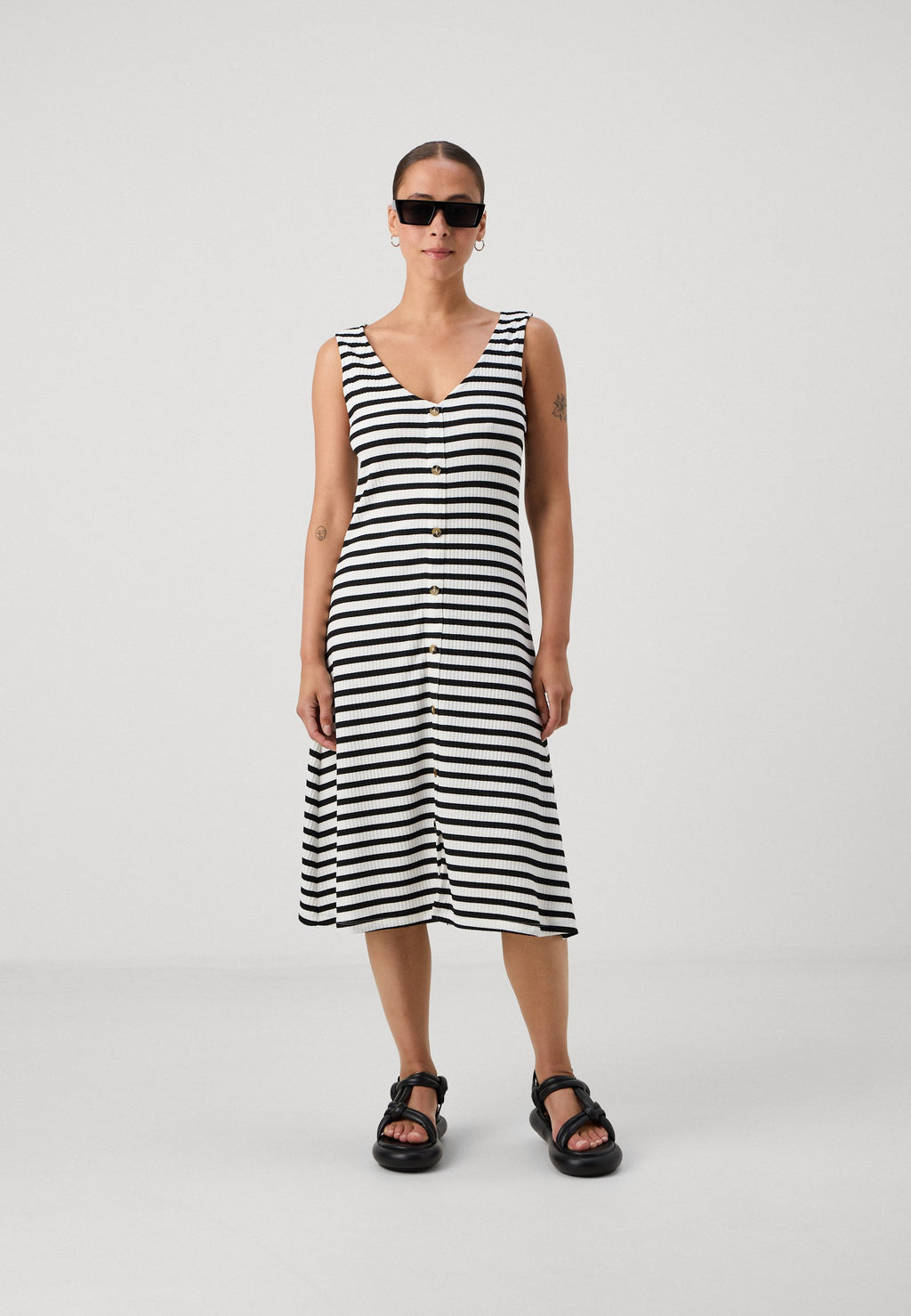 ONLNELLA BUTTON DRESS  Media 2