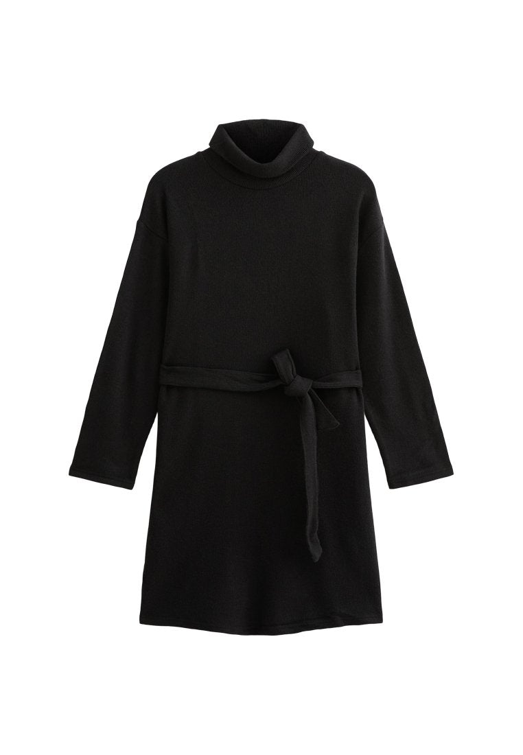 Schwarzes, langärmeliges Kleid mit Turtleneck und einem Stoffgürtel. Hergestellt aus einem weichen Material, mit lockerer Passform und ungemusterter Textur.