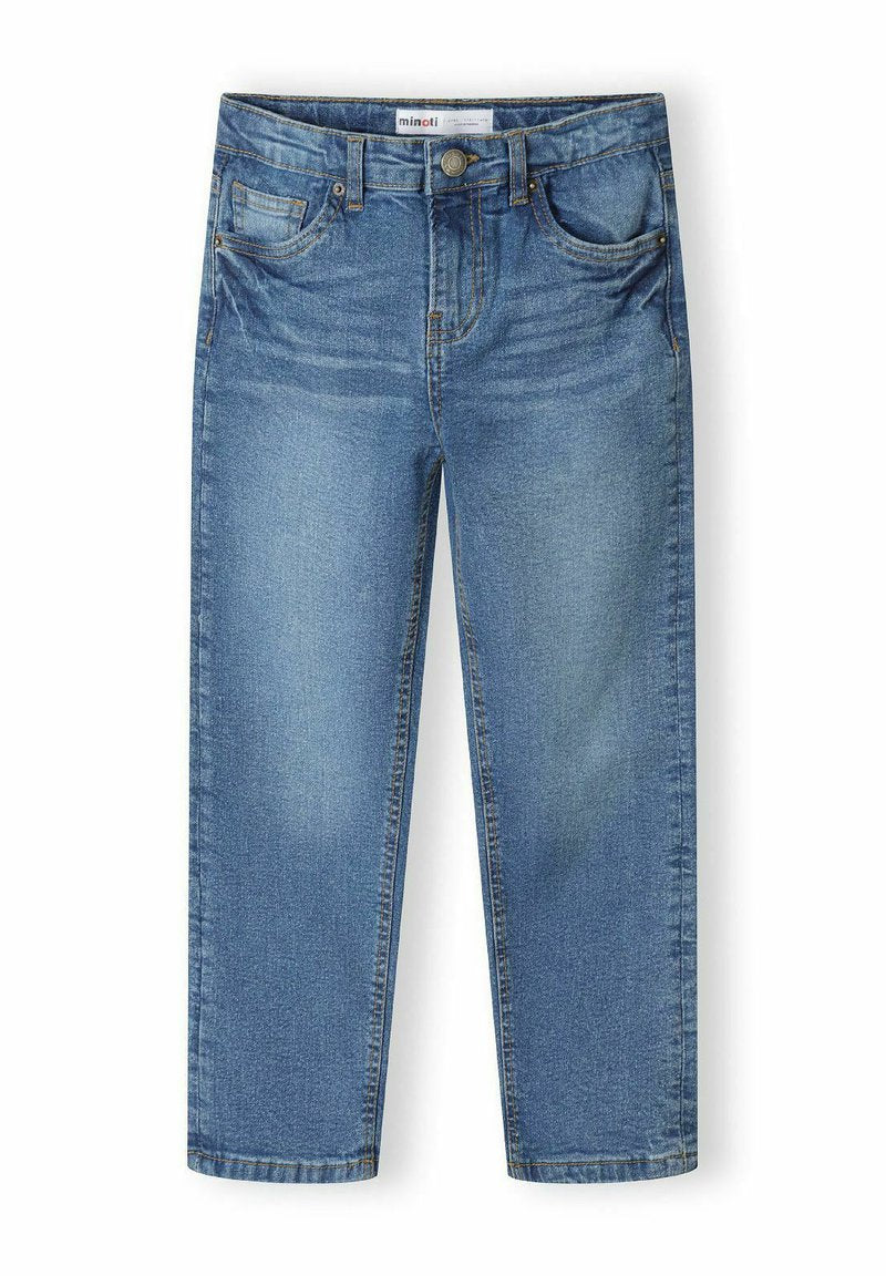 SIDE POCKETS AND REGULAR FIT Media 1
