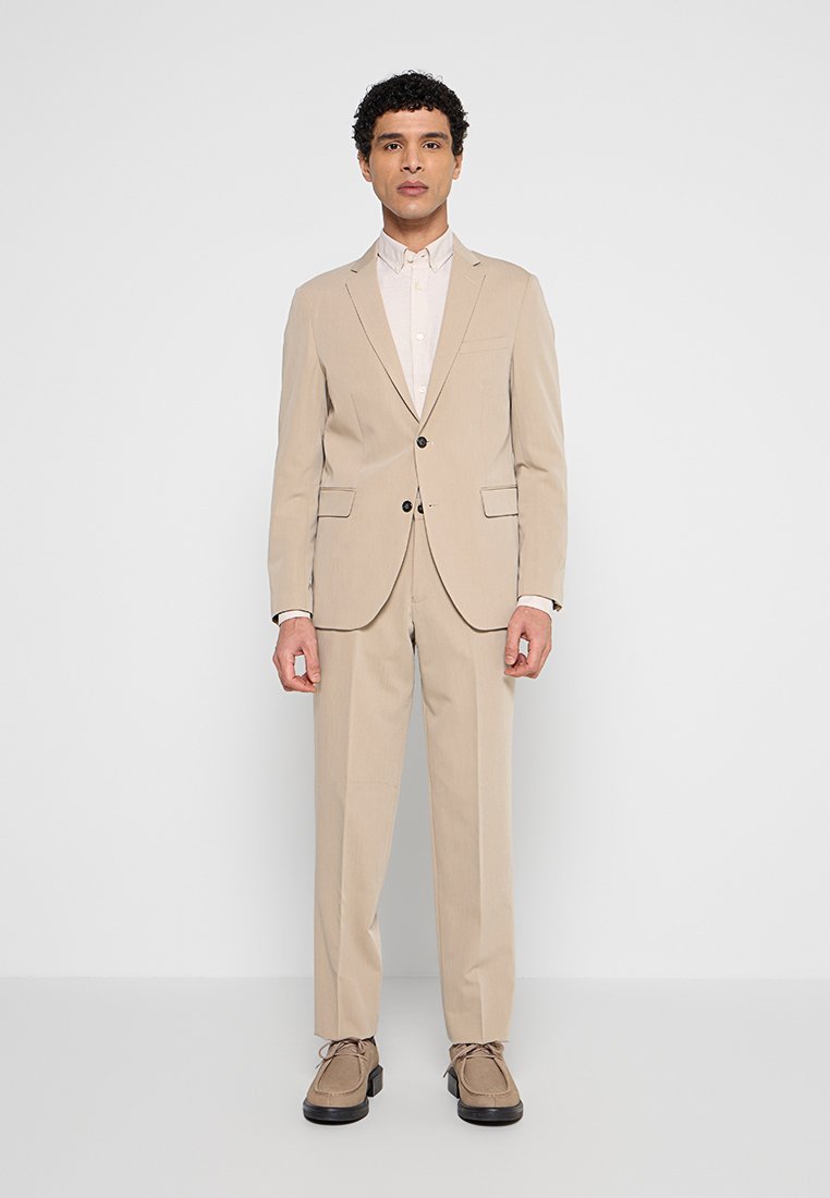 RELAXED FIT Media 1
