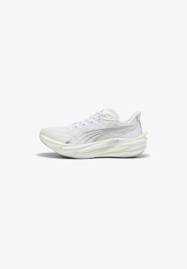 Puma DEVIATE NITRO 4 WNS - Road running shoes - white-feather gray