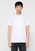 Weißes Baumwoll-T-Shirt mit großem, tonal gestaltetem "DIESEL"-Logo in der Mitte. Rundhalsausschnitt, kurze Ärmel und lockere Passform.