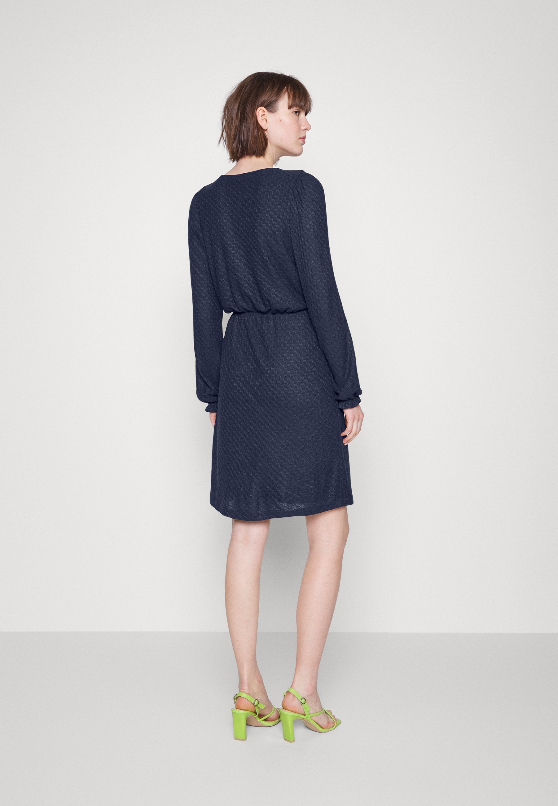 ONLSTEFFIE DRESS Media 4