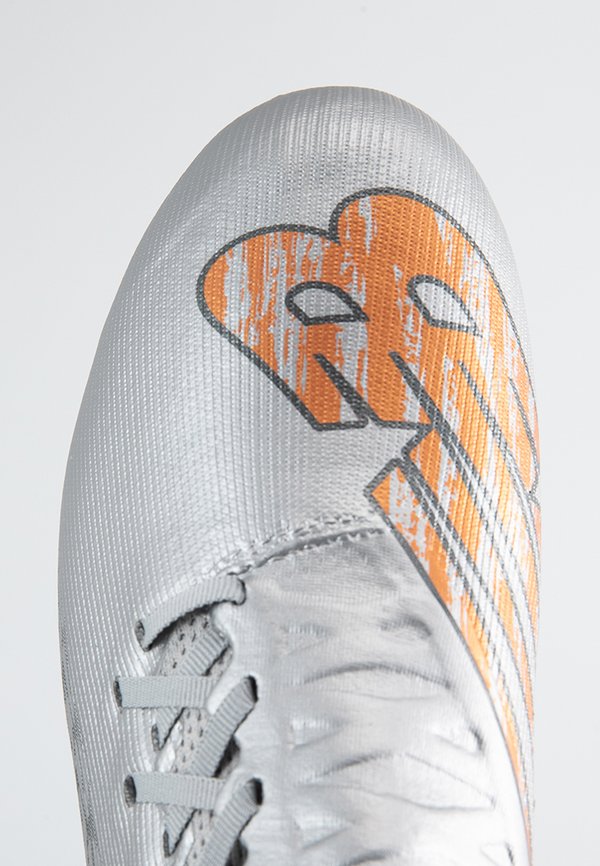 New Balance FURV7 SG