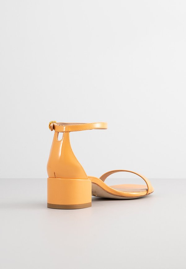 Stuart Weitzman NUDISTCURVE