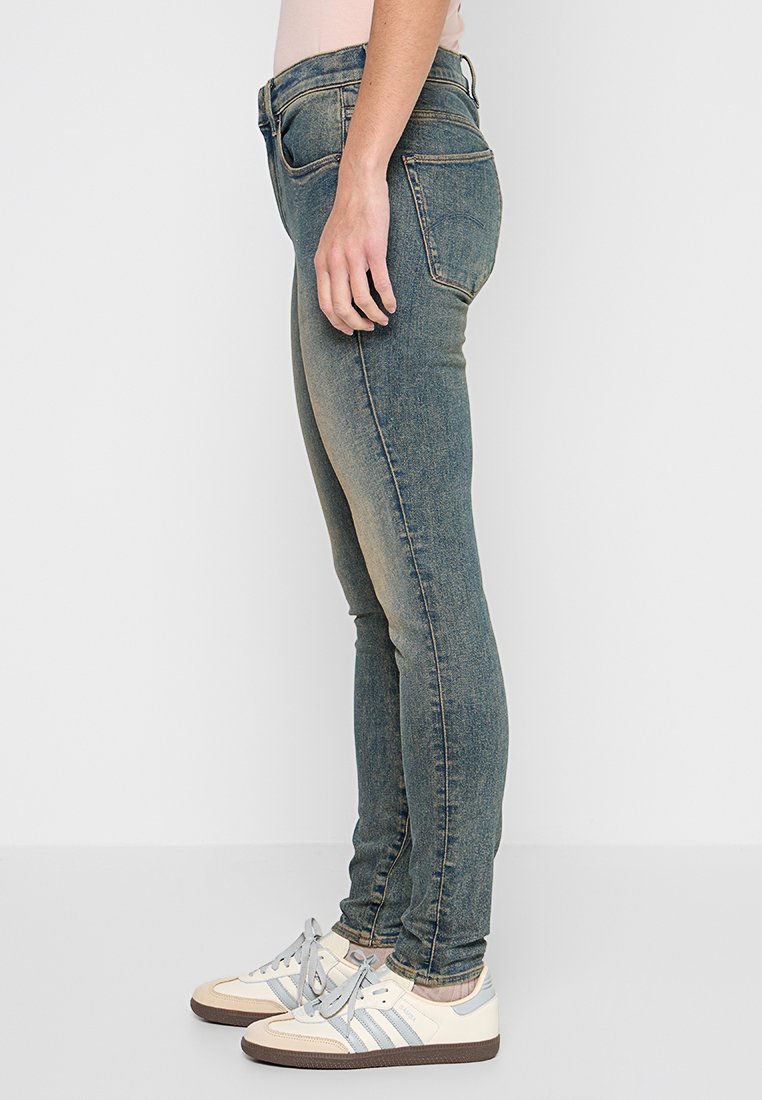SKINNY FIT Media 2