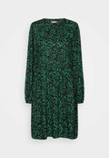 Grünes und schwarzes gemustertes Kleid mit langen Ärmeln, rundem Ausschnitt und geraffter Taille, aus einem glatten Stoff.