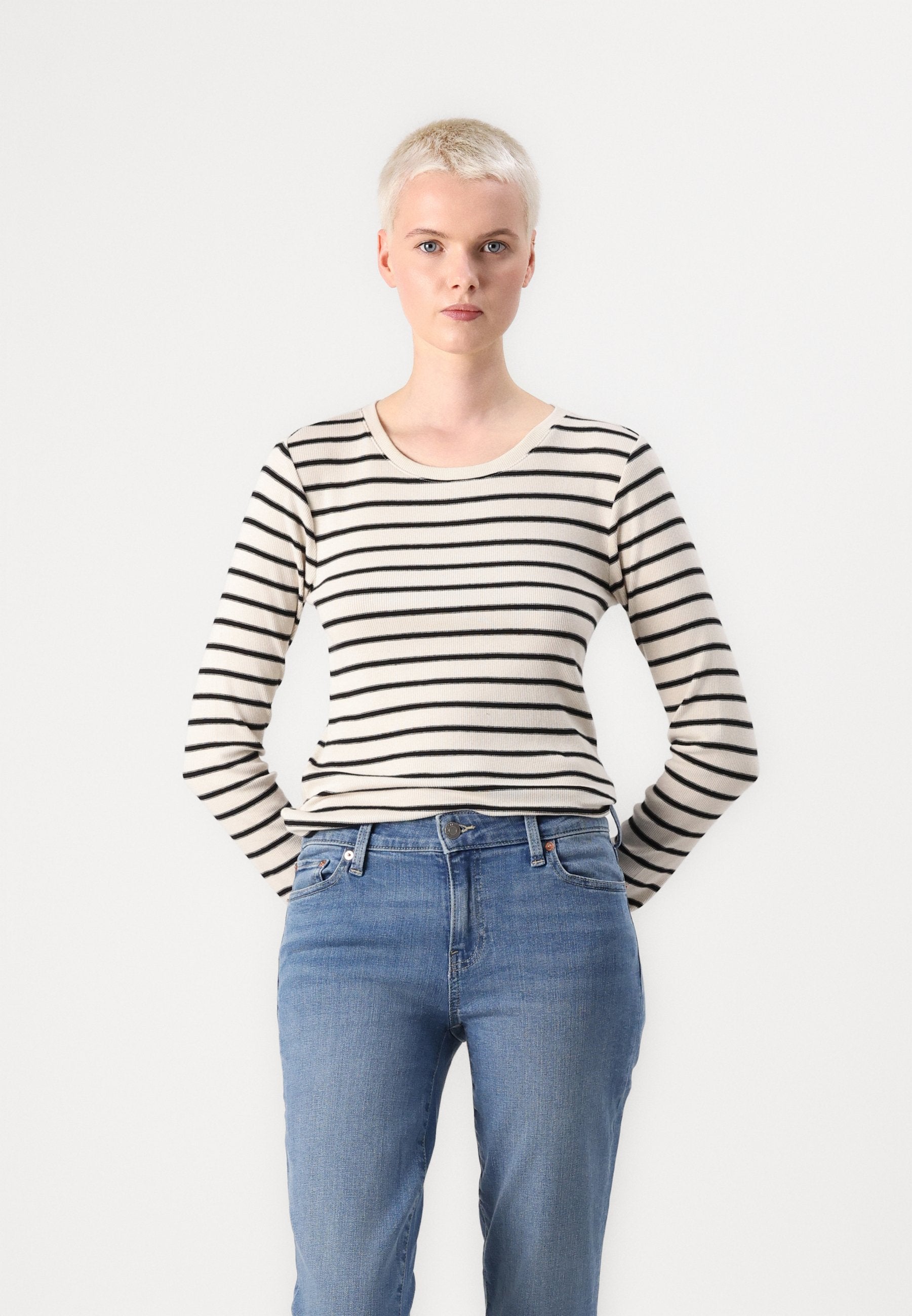 GAP NEW CLASSIC STRAIGHT
