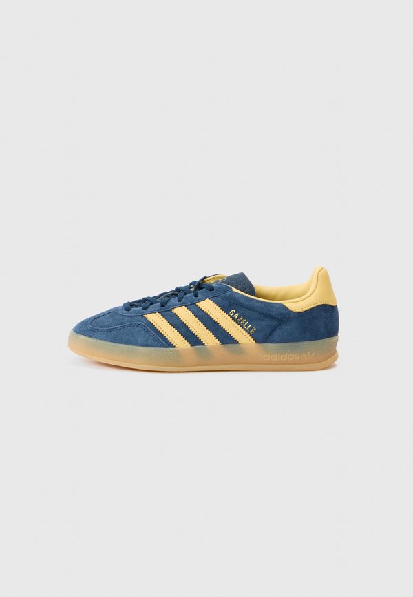 adidas Originals GAZELLE INDOOR - Trainers - night indigo/orange tint/gum