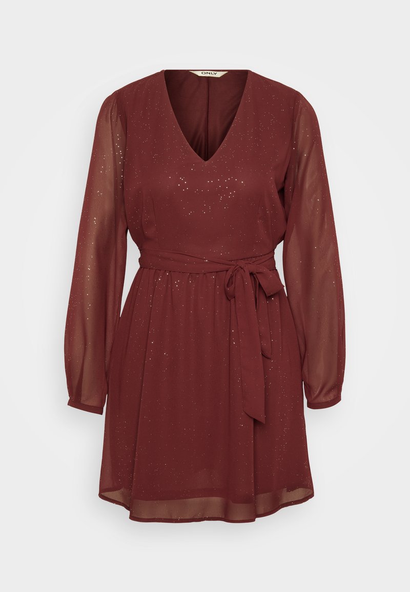Weinrotes Kleid mit V-Ausschnitt, langen transparenten Ärmeln und einem Stoffgürtel. Hat ein glitzerndes Muster auf dem glatten Material. A-Linien-Silhouette.