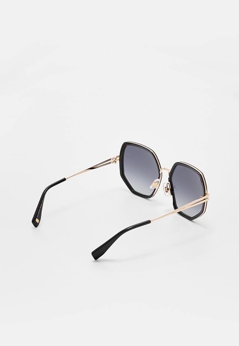 MARC JACOBS