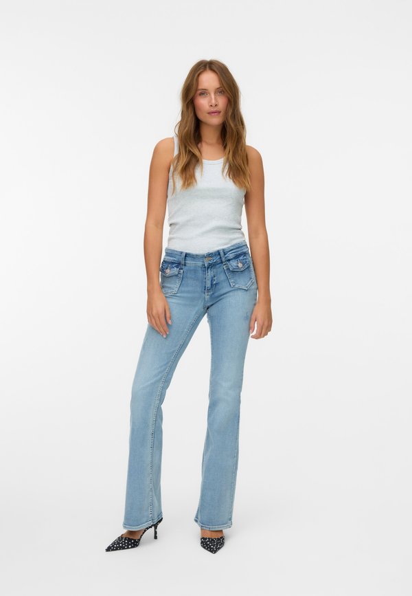 Vero Moda Flared fit VMJEAN Low rise - Bootcut jeans - light blue denim