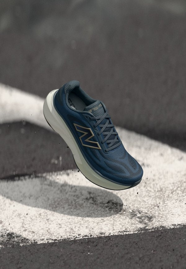 New Balance FRESH FOAM X MORE V6 - Road running shoes - graphite