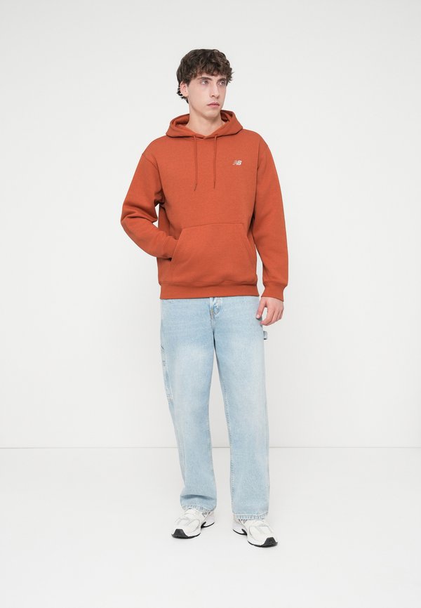 New Balance SPORT ESSENTIALS HOODIE UNISEX - Hoodie - cinnamon/white