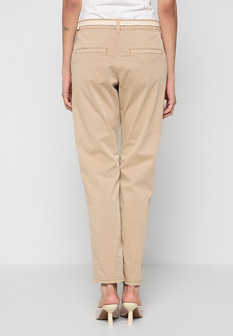 REGULAR FIT Media 3
