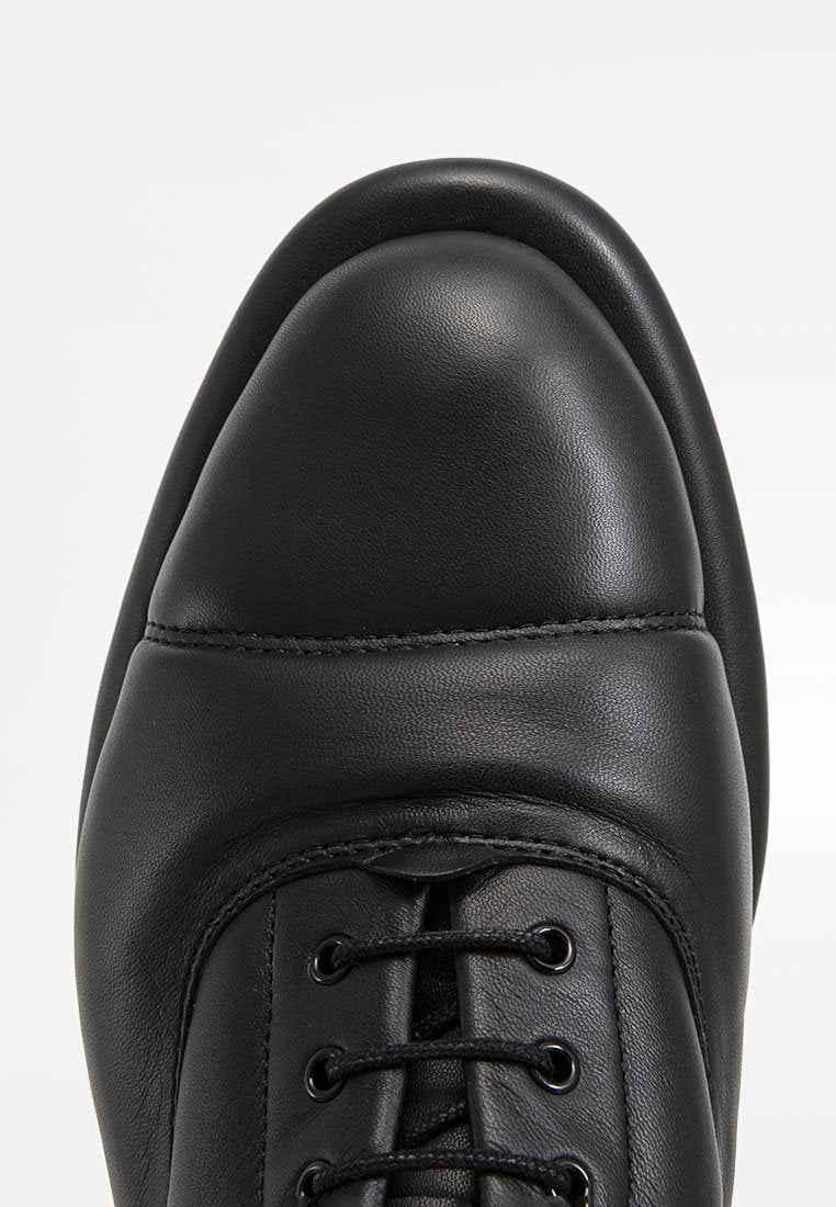 Clarks CUR