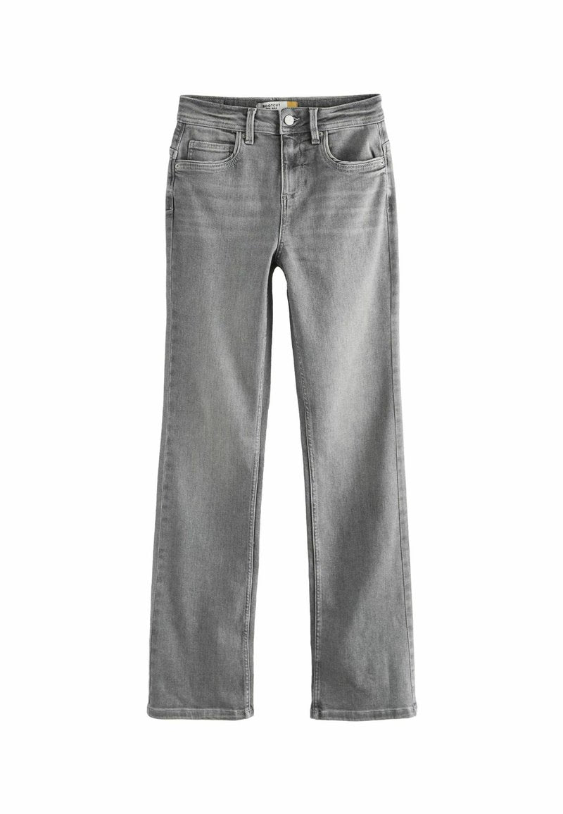 Grau mid-rise Bootcut-Jeans mit Frontknopf, Reißverschluss und Fünf-Taschen-Design, auf weißem Hintergrund präsentiert.