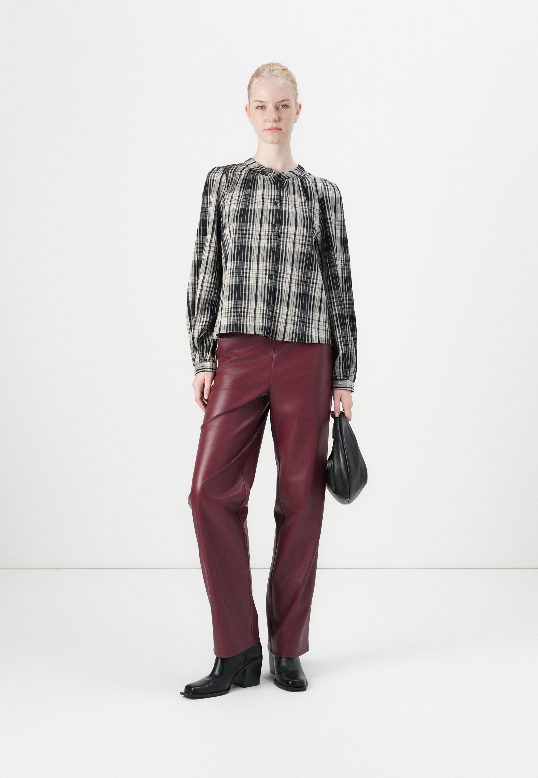 ONLSMOOTH PANT Media 2