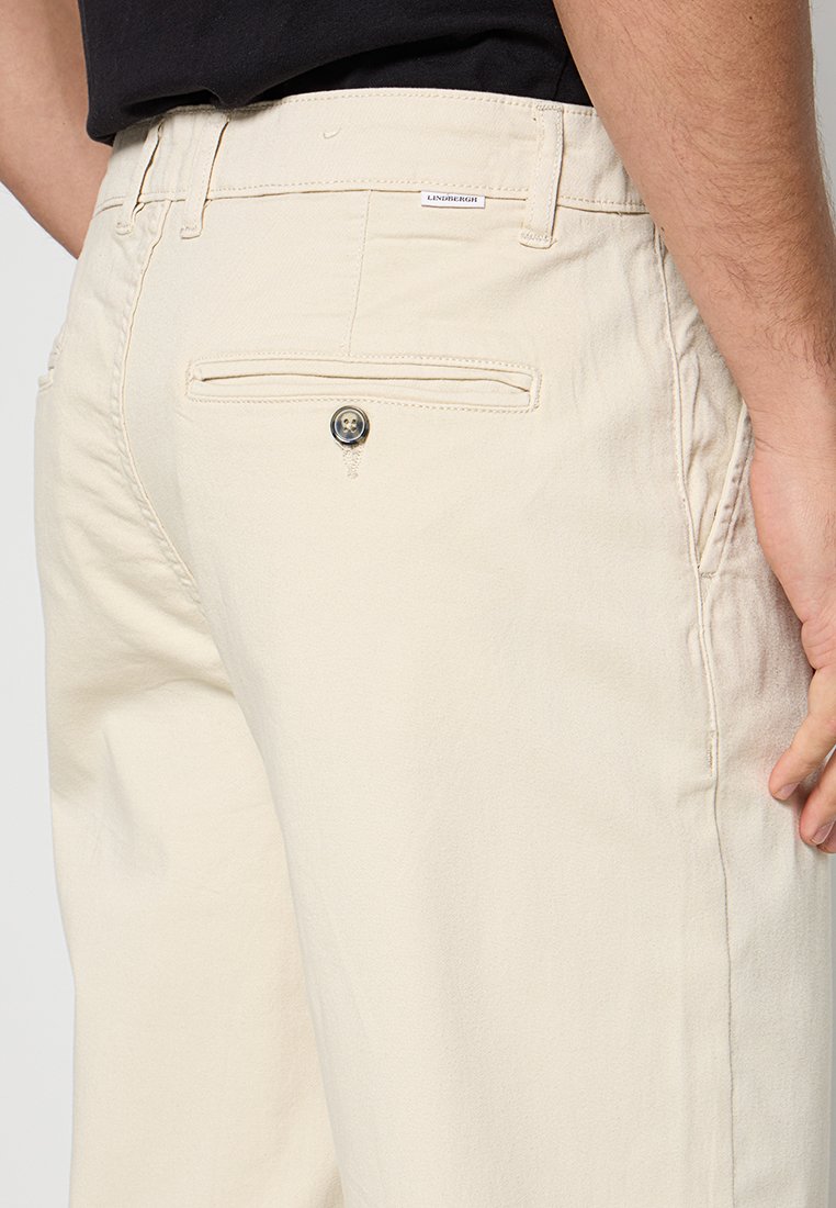 LOOSE FIT Media 6