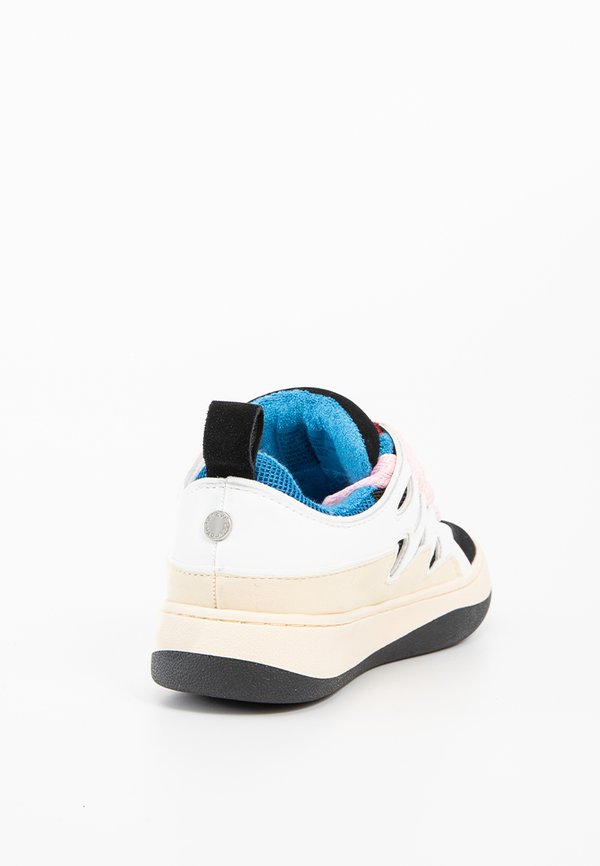 Steve Madden ROARING