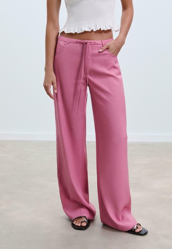Stradivarius FLOWY WITH POCKETS