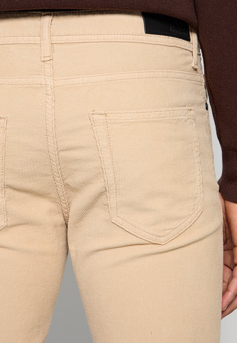 SLIM FIT Media 6