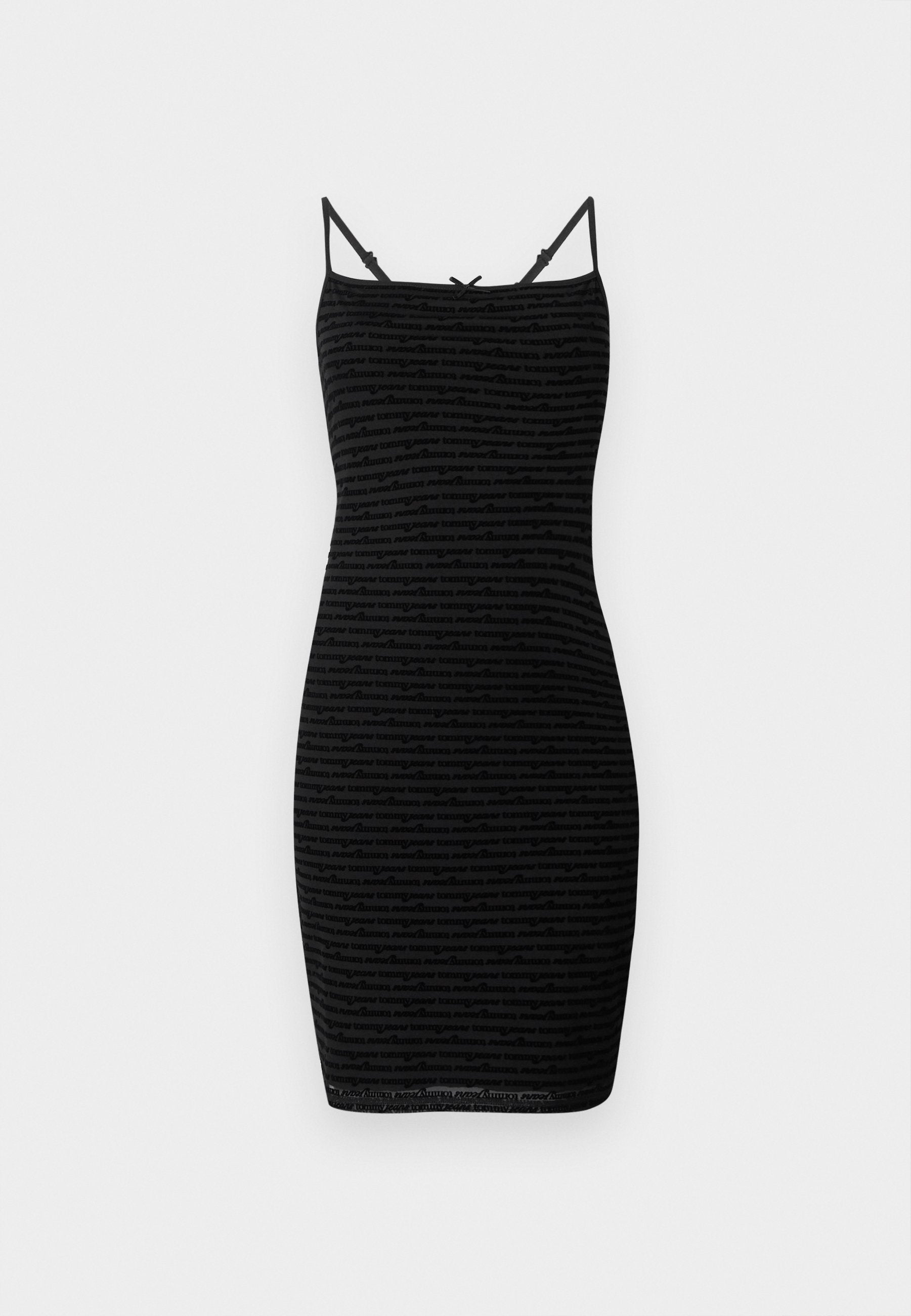 Schwarzes ärmelloses Bodycon-Kleid mit strukturiertem Logo-Muster, schmalen Trägern und figurbetonendem Design. Glattes Material, mittellang bis zum Oberschenkel.