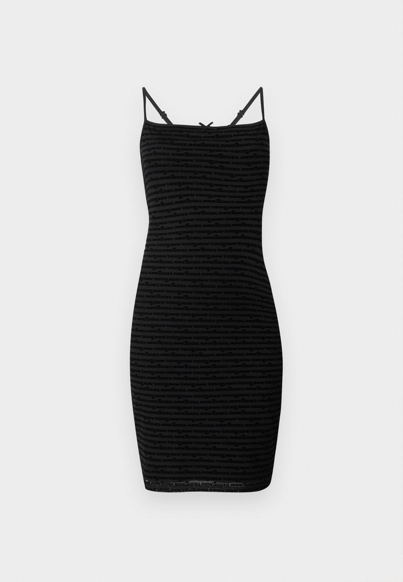 Schwarzes ärmelloses Bodycon-Kleid mit strukturiertem Logo-Muster, schmalen Trägern und figurbetonendem Design. Glattes Material, mittellang bis zum Oberschenkel.